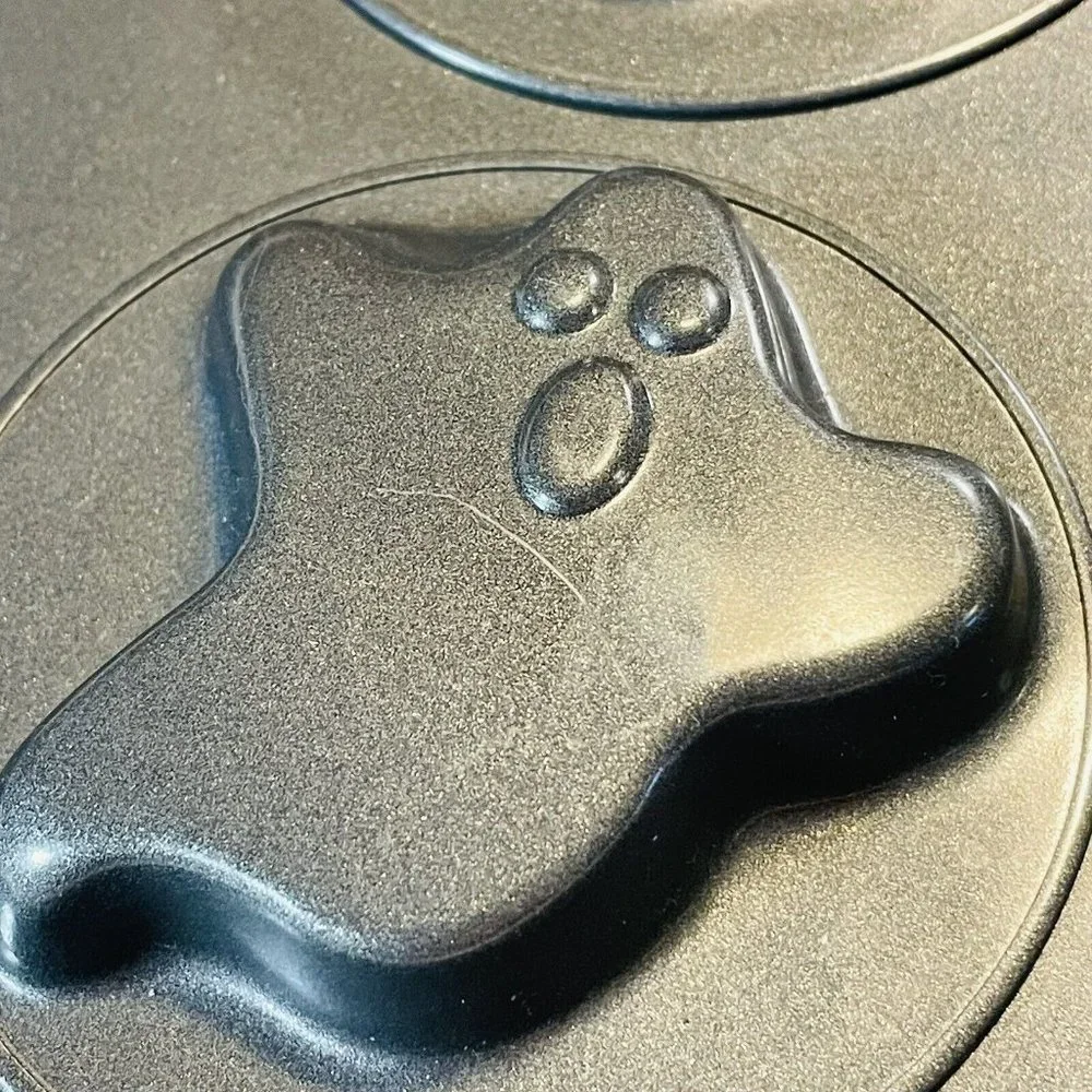 Wilton Non Stick Treat Cookie Baking Mold Pan Halloween Fall Ghost Cat Spider - Picture 4 of 9